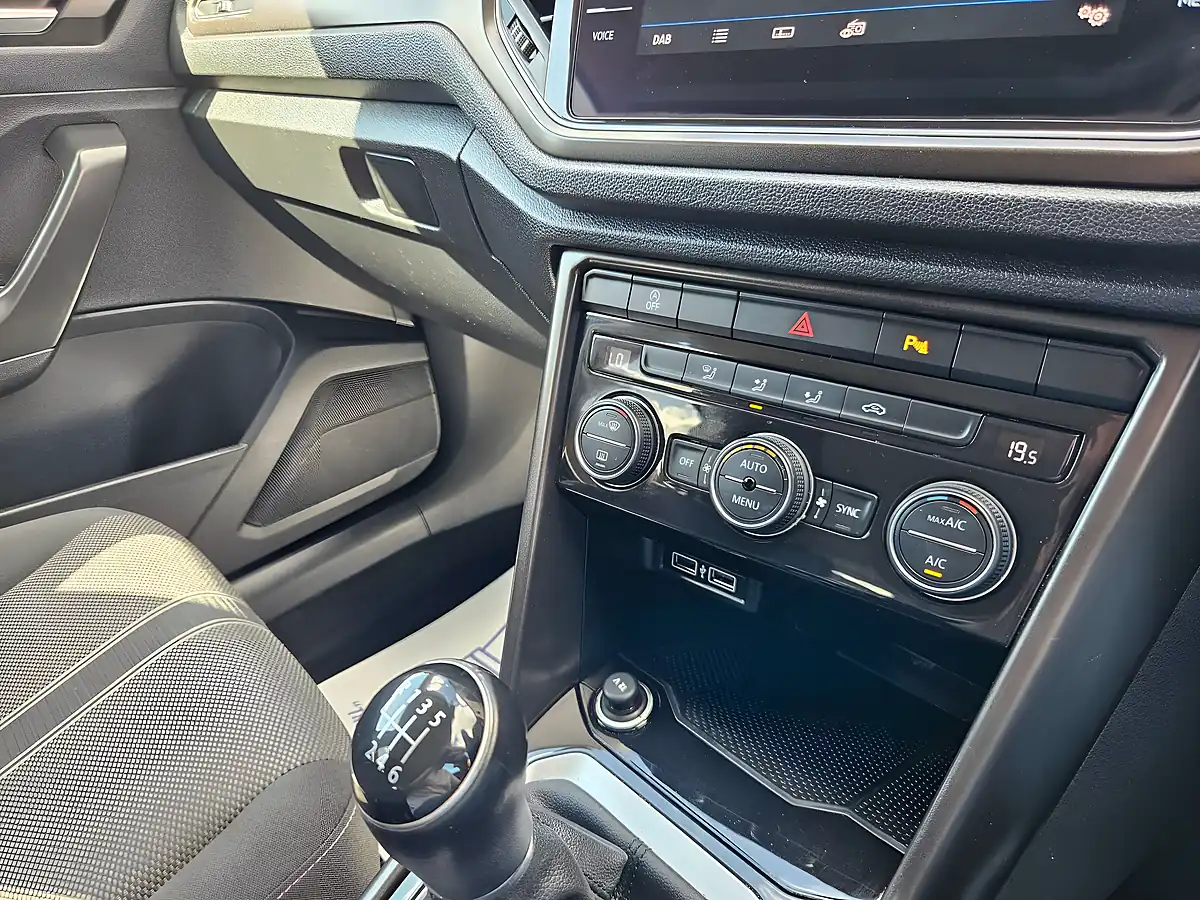 Used 2018 Volkswagen T-Roc Design Grey - Interior and Exterior details 11