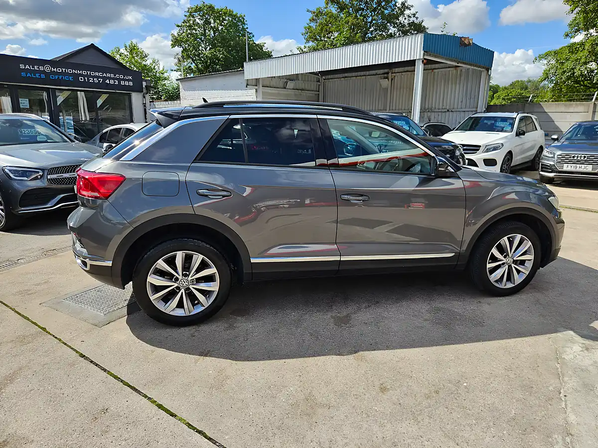 Used 2018 Volkswagen T-Roc Design Grey - Interior and Exterior details 17