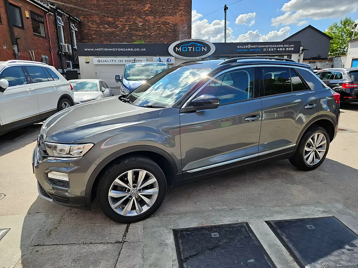 Used 2018 Volkswagen T-Roc Design Grey - Interior and Exterior details 3