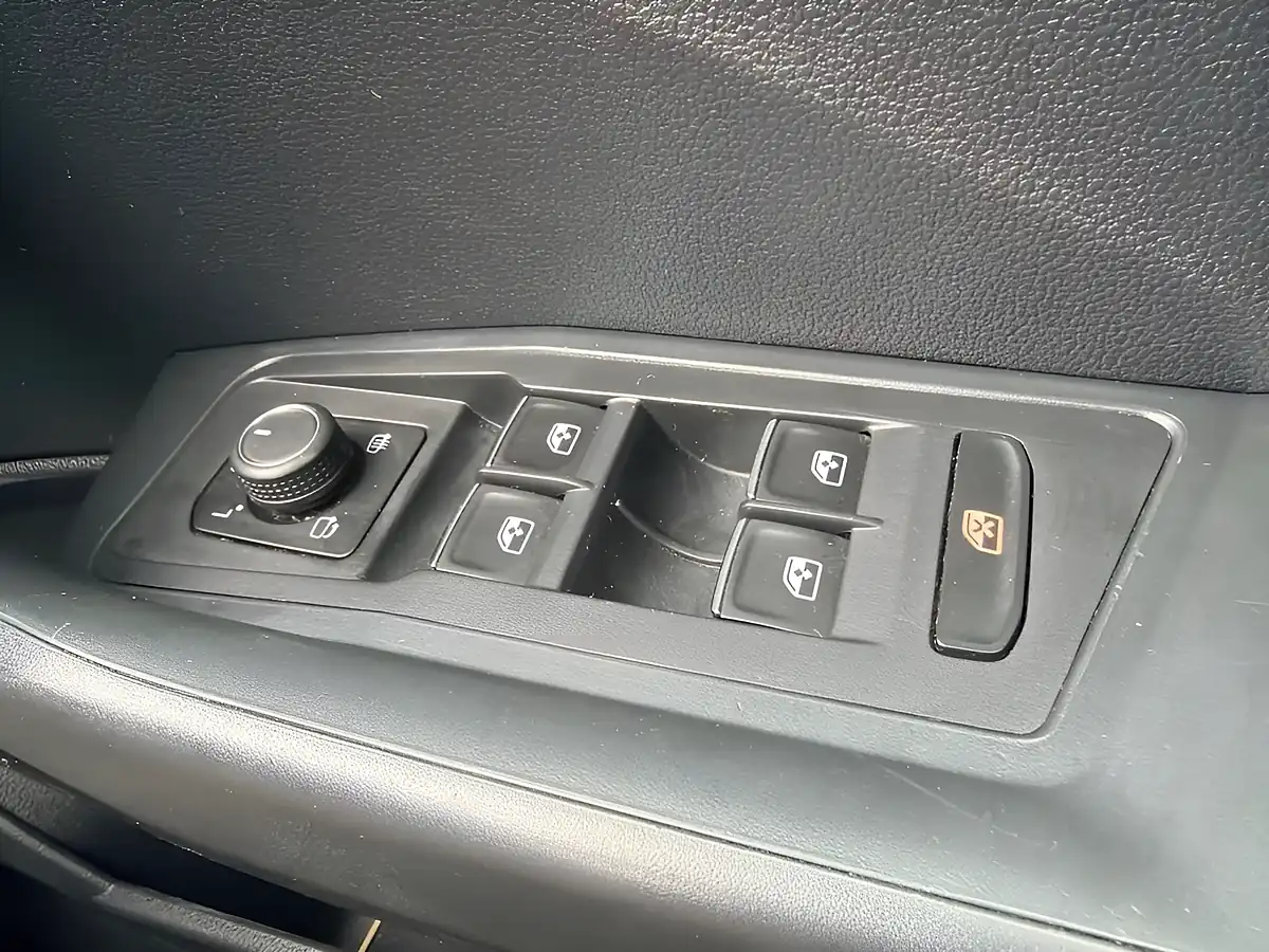 Used 2018 Volkswagen T-Roc Design Grey - Interior and Exterior details 15