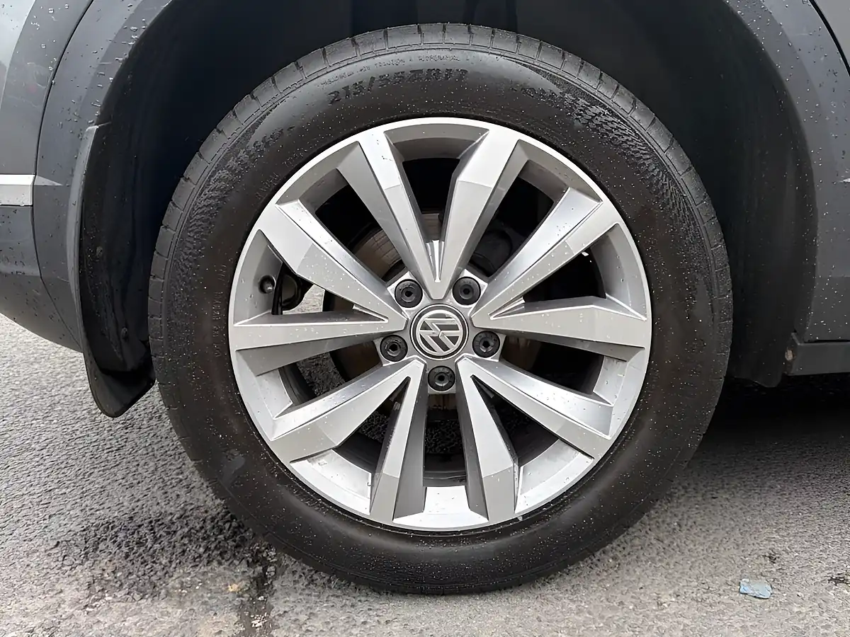Used 2018 Volkswagen T-Roc Design Grey - Interior and Exterior details 20
