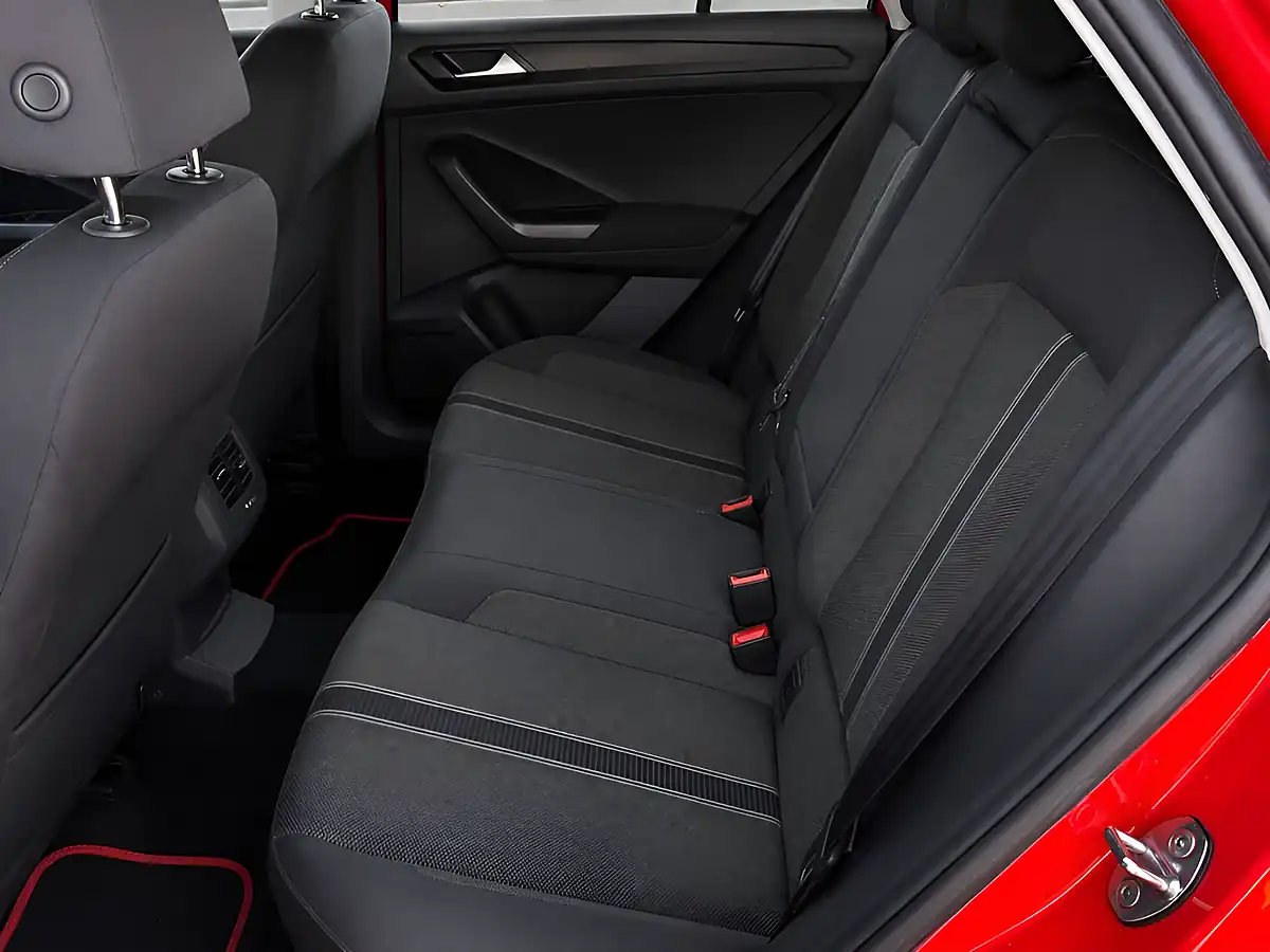 Used 2018 Volkswagen T-Roc Design Red - Interior and Exterior details 8