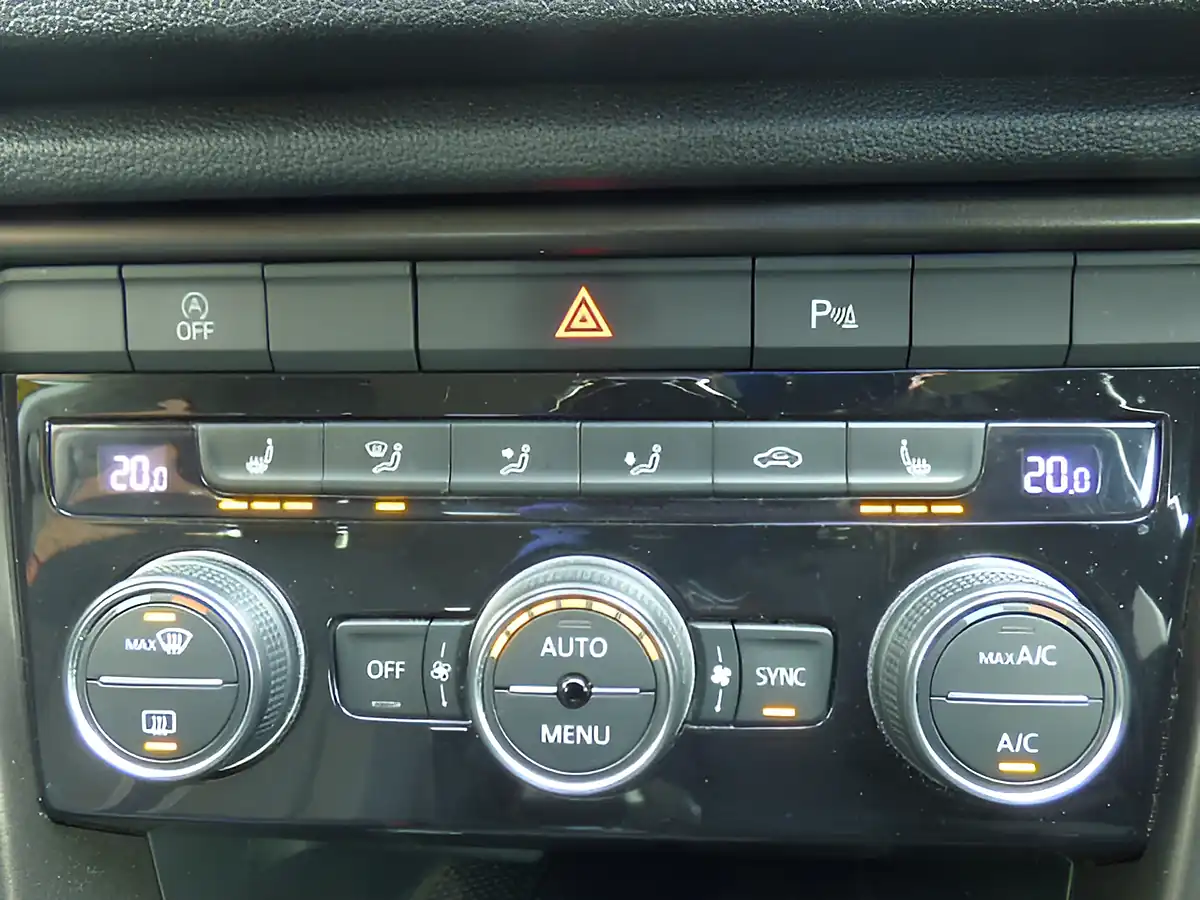 Used 2018 Volkswagen T-Roc Design Turmeric Yellow Metallic - Interior and Exterior details 13