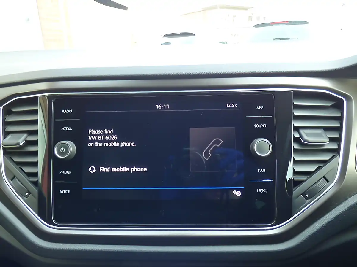 Used 2018 Volkswagen T-Roc Design Turmeric Yellow Metallic - Interior and Exterior details 15