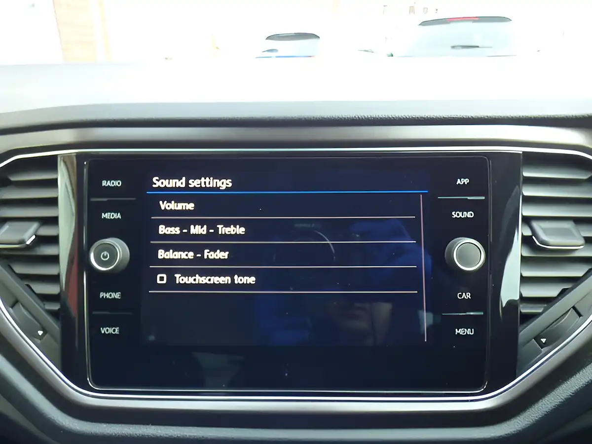 Used 2018 Volkswagen T-Roc Design Turmeric Yellow Metallic - Interior and Exterior details 16