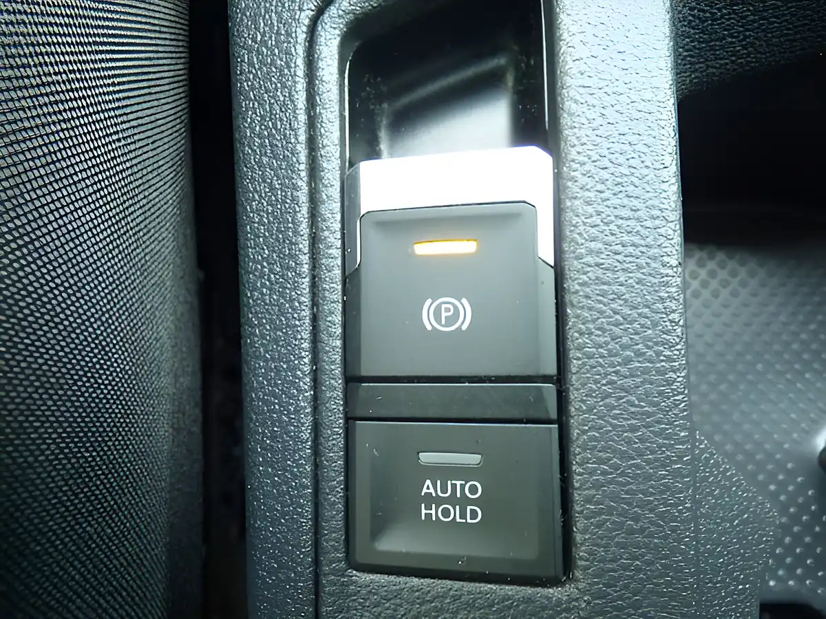 Used 2018 Volkswagen T-Roc Design Turmeric Yellow Metallic - Interior and Exterior details 18