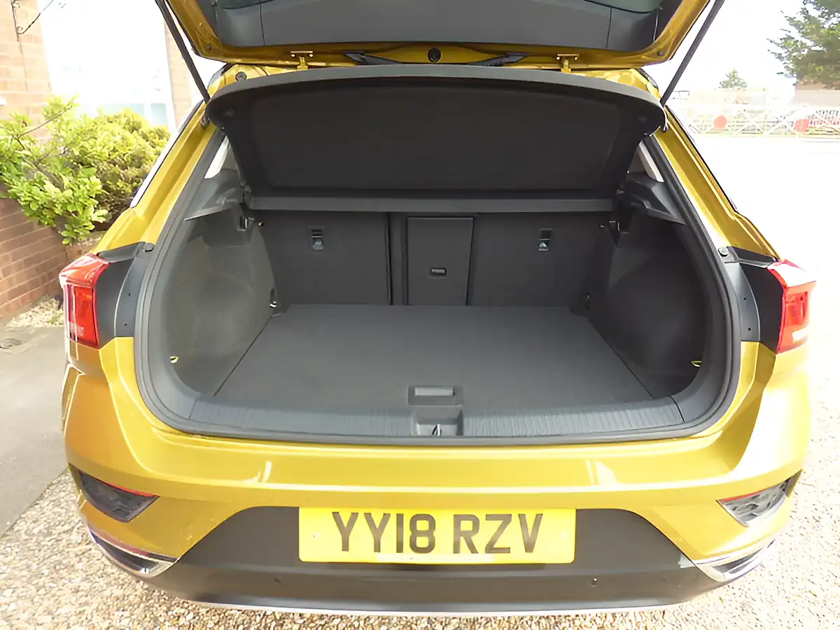 Used 2018 Volkswagen T-Roc Design Turmeric Yellow Metallic - Interior and Exterior details 19