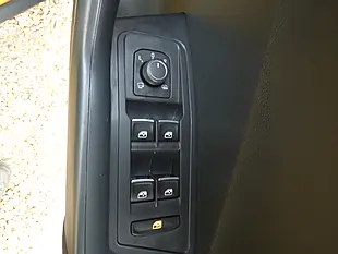 Used 2018 Volkswagen T-Roc Design Turmeric Yellow Metallic - Interior and Exterior details 20