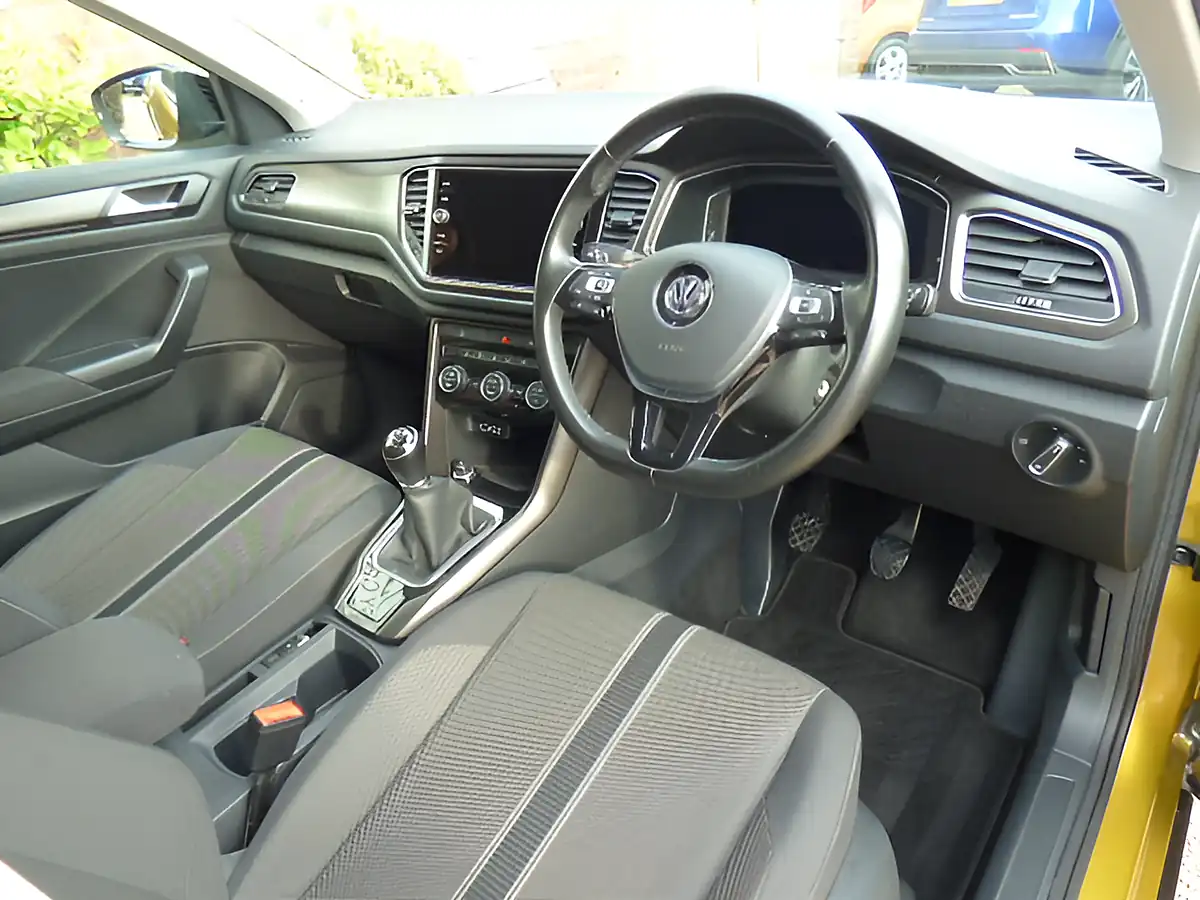 Used 2018 Volkswagen T-Roc Design Turmeric Yellow Metallic - Interior and Exterior details 3