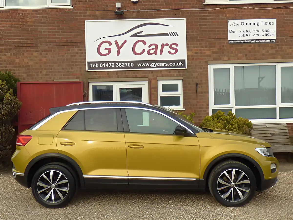 Used 2018 Volkswagen T-Roc Design Turmeric Yellow Metallic - Interior and Exterior details 4
