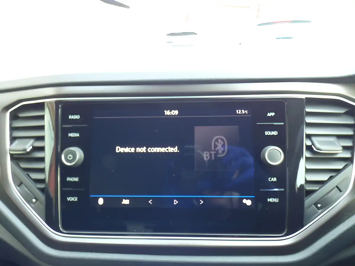 Used 2018 Volkswagen T-Roc Design Turmeric Yellow Metallic - Interior and Exterior details 5