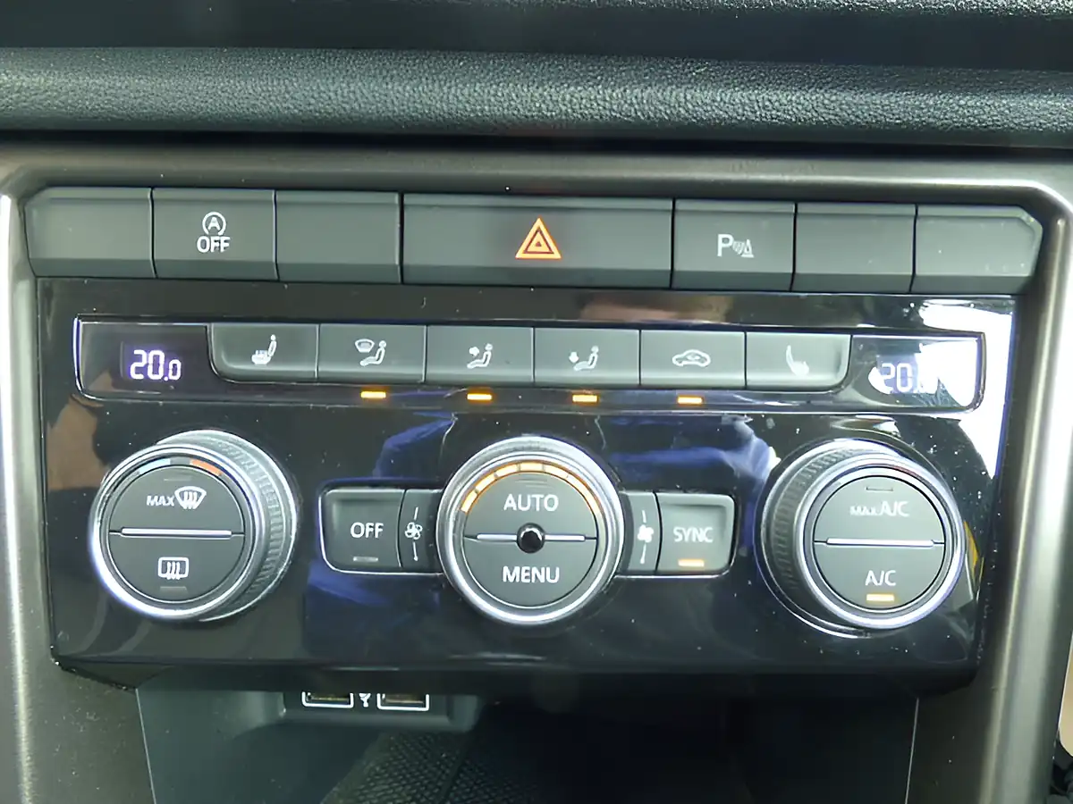 Used 2018 Volkswagen T-Roc Design Turmeric Yellow Metallic - Interior and Exterior details 9