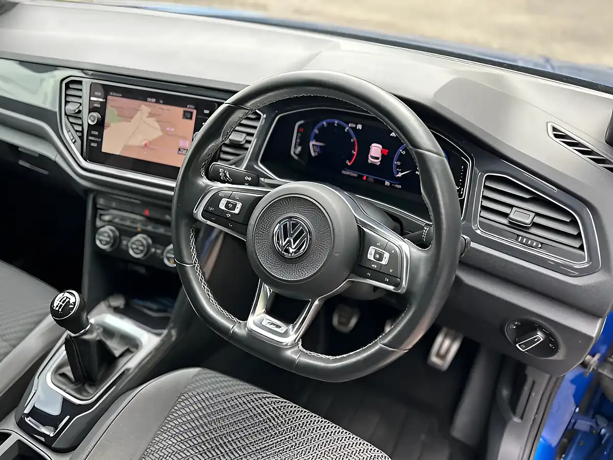 Used 2018 Volkswagen T-Roc R-Line Blue - Interior and Exterior details 10