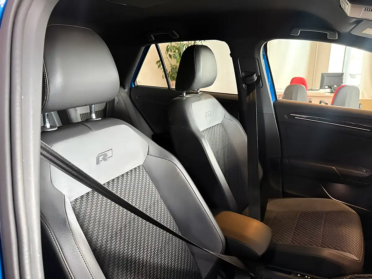 Used 2018 Volkswagen T-Roc R-Line Blue - Interior and Exterior details 13
