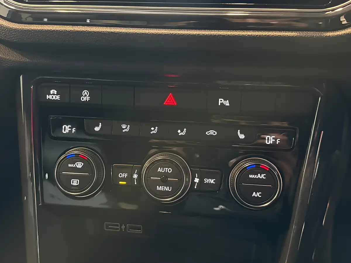 Used 2018 Volkswagen T-Roc R-Line Blue - Interior and Exterior details 15