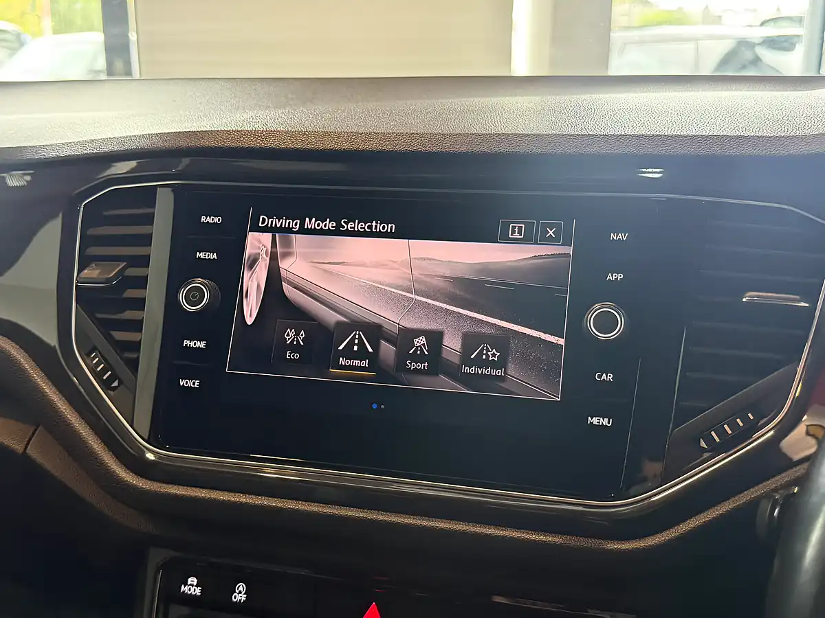 Used 2018 Volkswagen T-Roc R-Line Blue - Interior and Exterior details 16