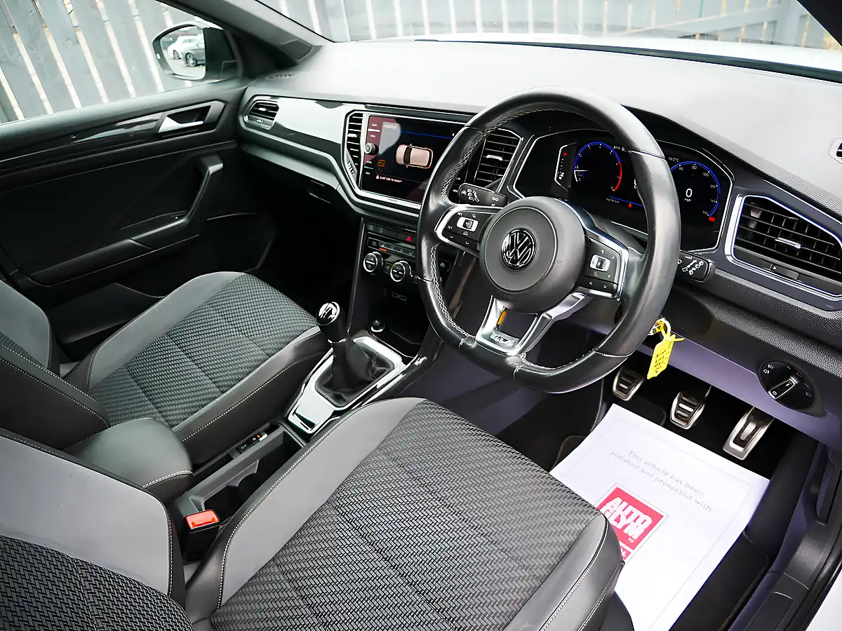 Used 2018 Volkswagen T-Roc R-Line Silver - Interior and Exterior details 10