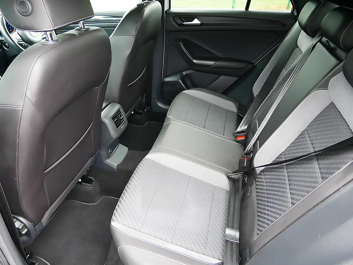 Used 2018 Volkswagen T-Roc R-Line Silver - Interior and Exterior details 19