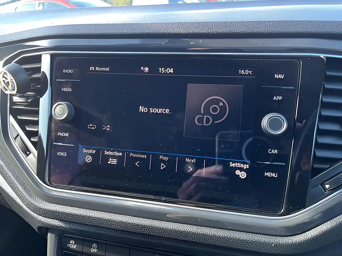 Used 2018 Volkswagen T-Roc R-Line Silver - Interior and Exterior details 16