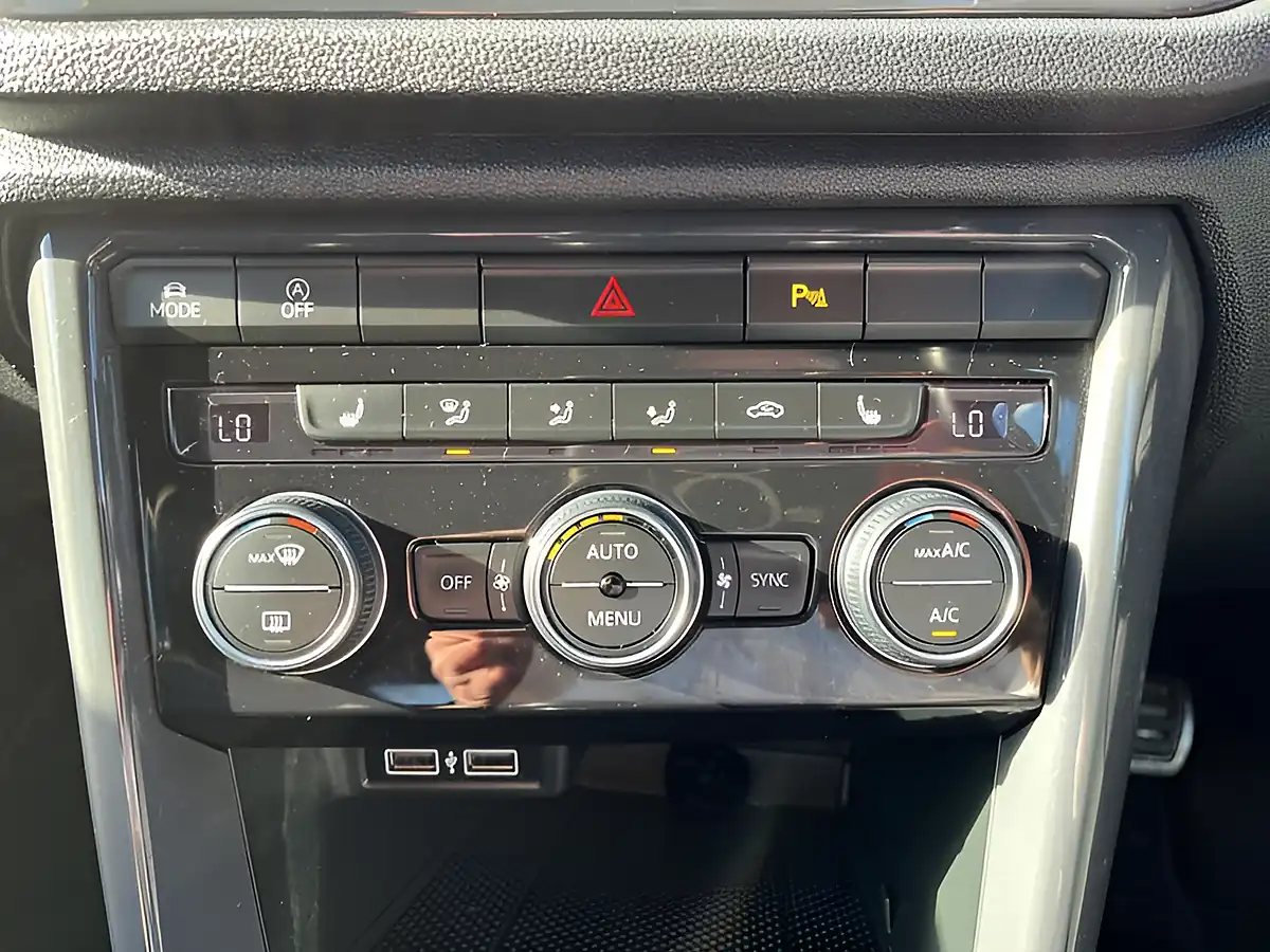 Used 2018 Volkswagen T-Roc R-Line Silver - Interior and Exterior details 18