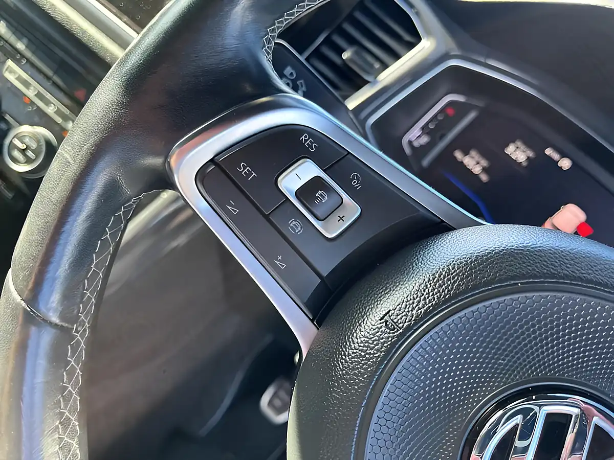 Used 2018 Volkswagen T-Roc R-Line Silver - Interior and Exterior details 19