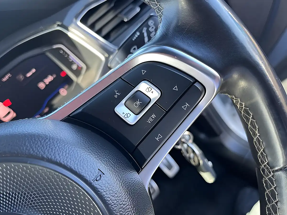 Used 2018 Volkswagen T-Roc R-Line Silver - Interior and Exterior details 20