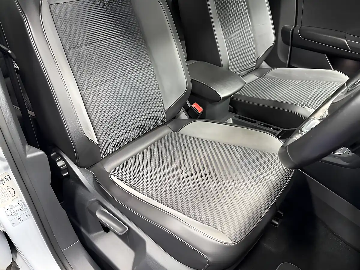 Used 2018 Volkswagen T‑roc R-Line Silver - Interior and Exterior details 20