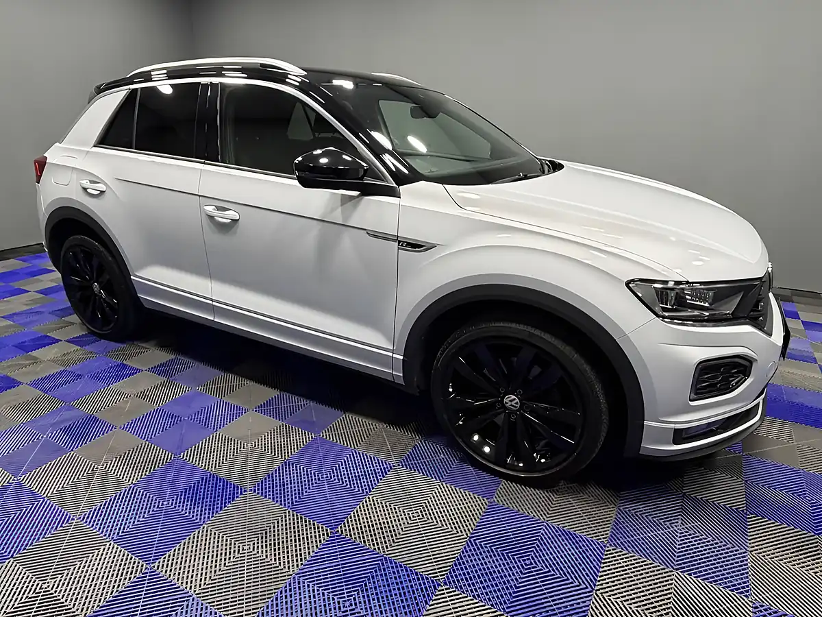 Used 2018 Volkswagen T‑roc R-Line Silver - Interior and Exterior details 5