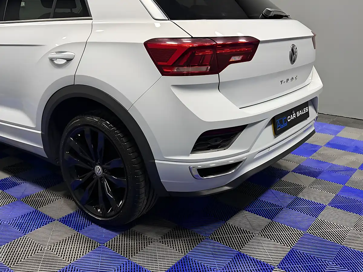 Used 2018 Volkswagen T‑roc R-Line Silver - Interior and Exterior details 9