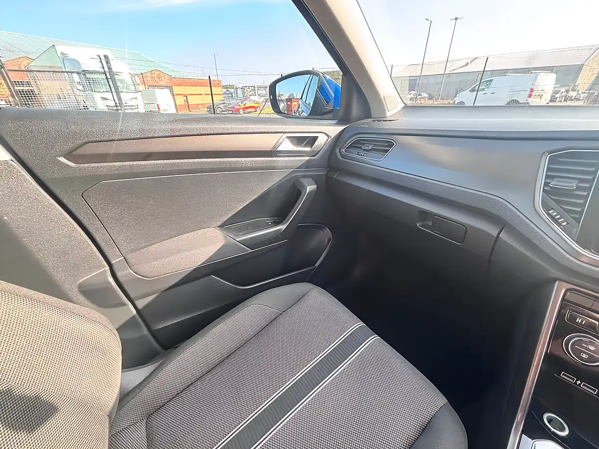 Used 2018 Volkswagen T-Roc Se Blue - Interior and Exterior details 11