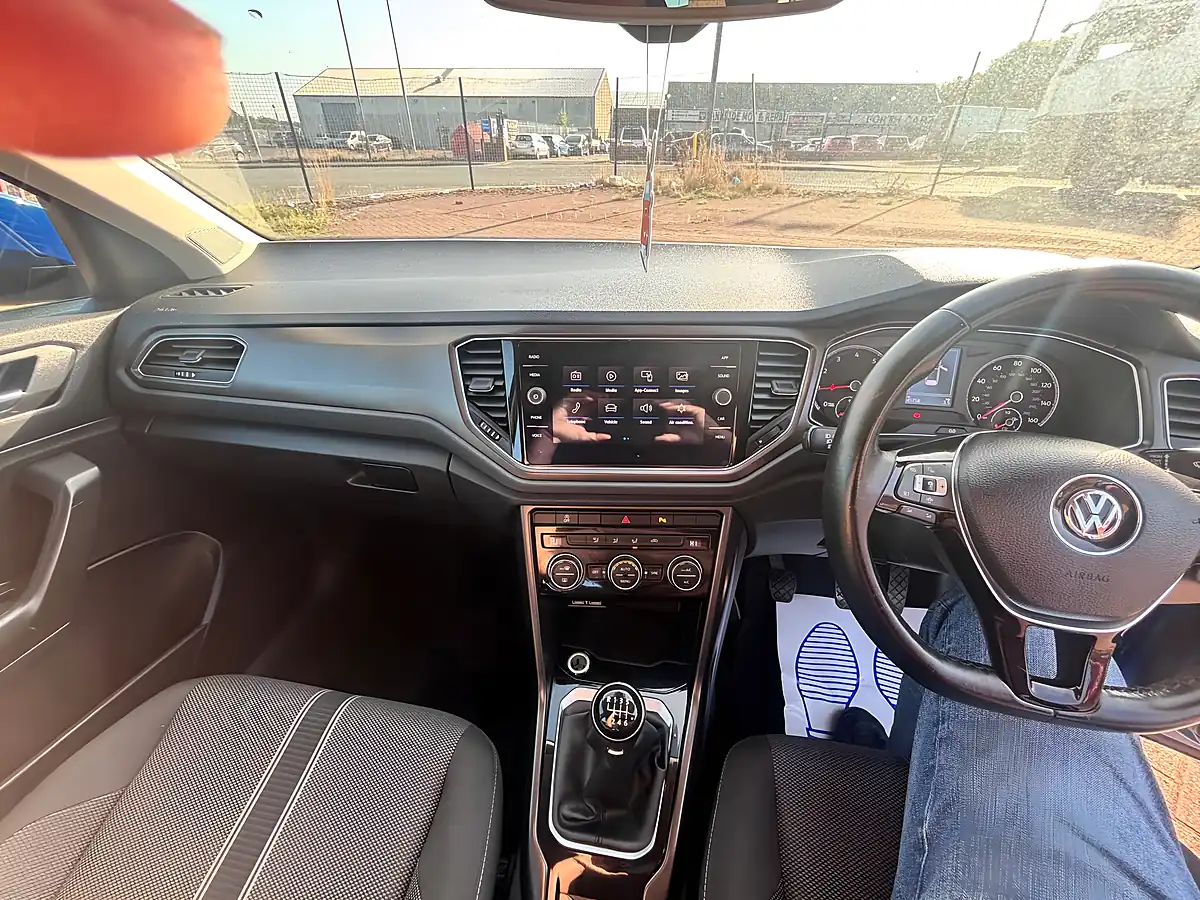 Used 2018 Volkswagen T-Roc Se Blue - Interior and Exterior details 12