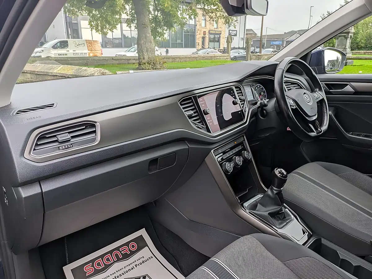Used 2018 Volkswagen T-Roc Se Blue - Interior and Exterior details 8