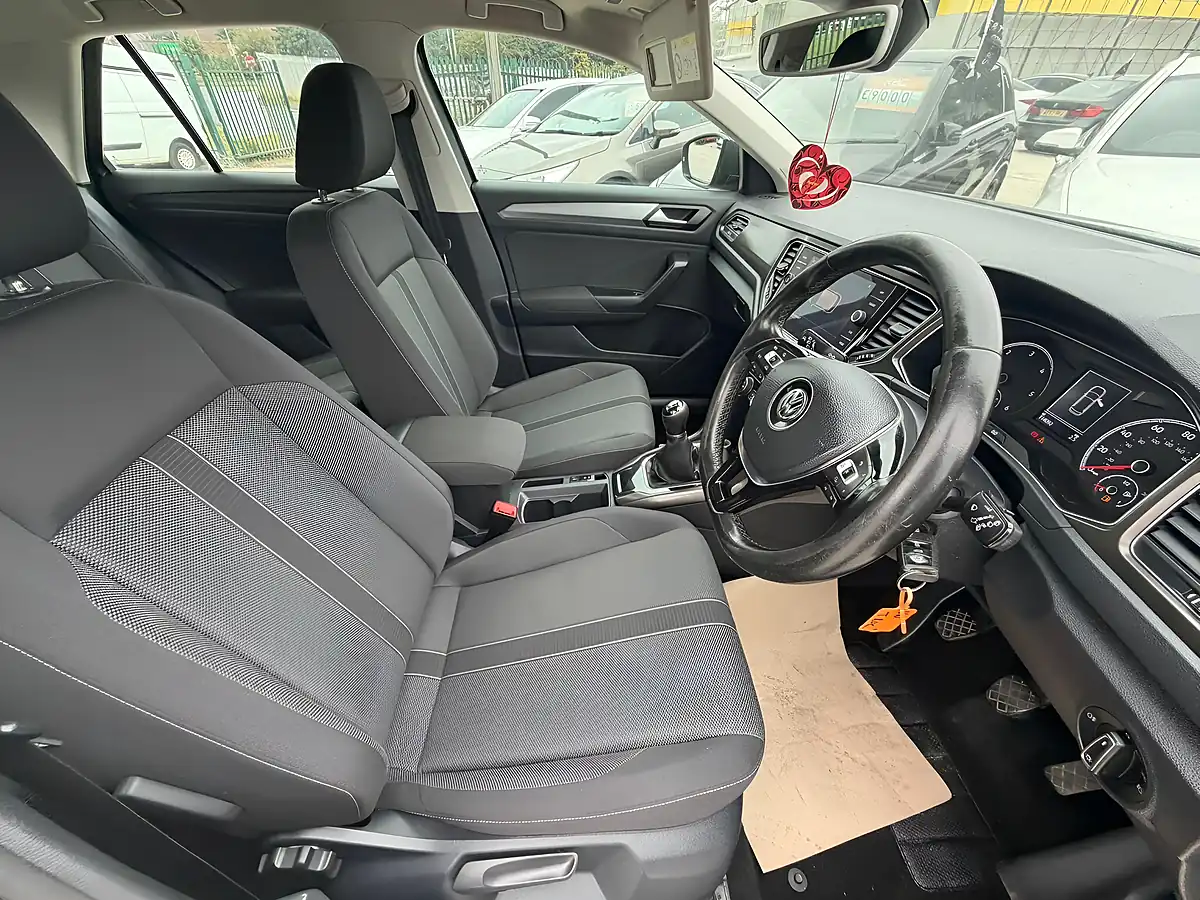 Used 2018 Volkswagen T-Roc Se Grey - Interior and Exterior details 14