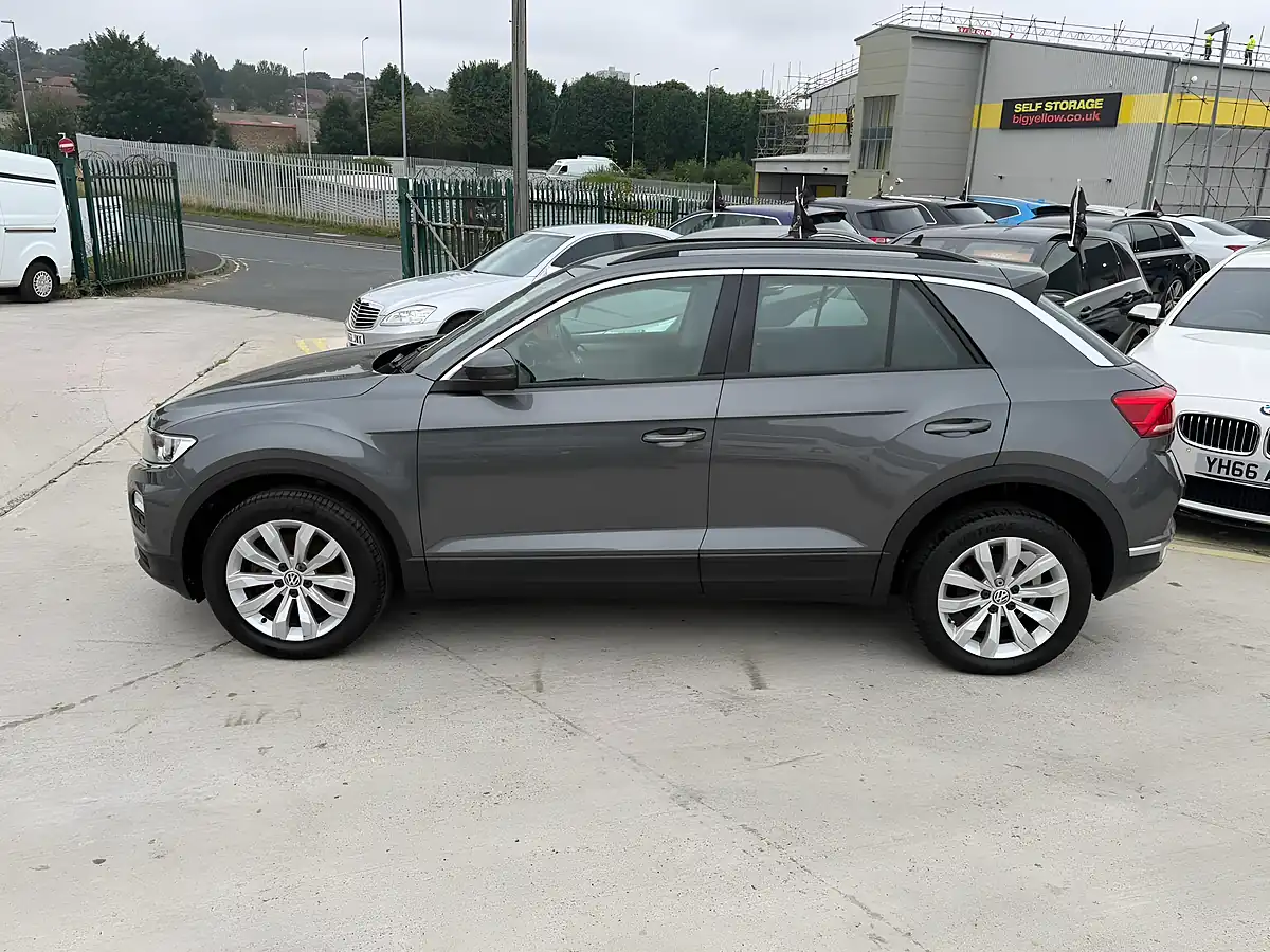 Used 2018 Volkswagen T-Roc Se Grey - Interior and Exterior details 8