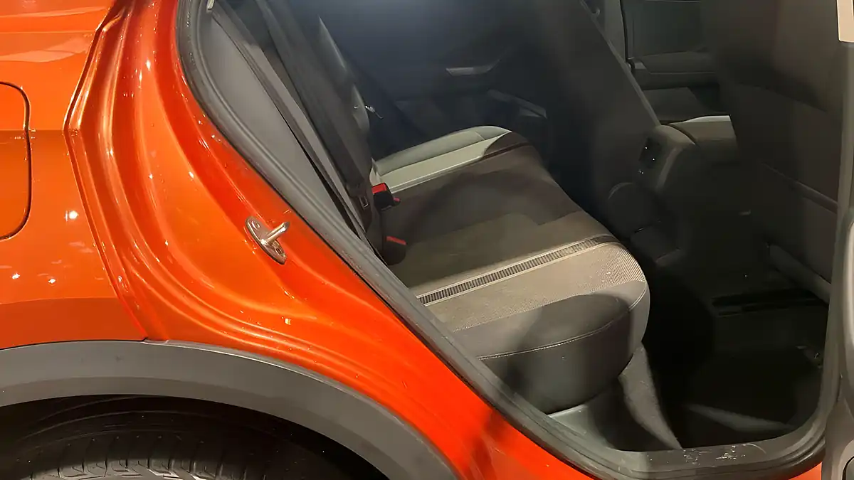 Used 2018 Volkswagen T-Roc Se Orange - Interior and Exterior details 10