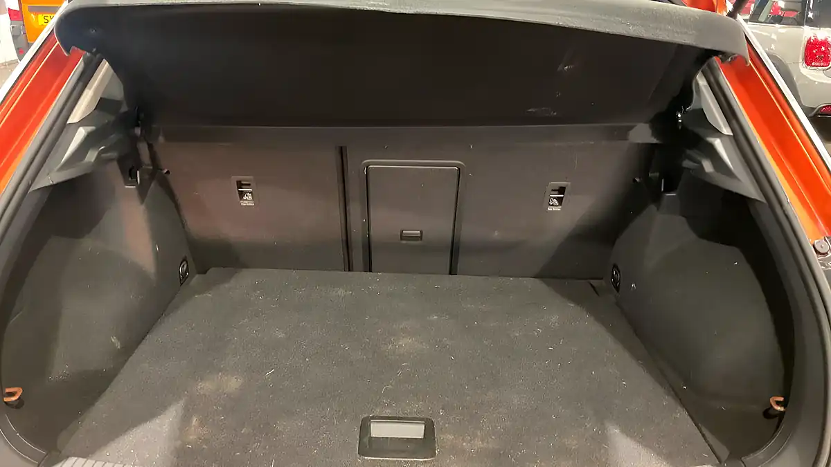 Used 2018 Volkswagen T-Roc Se Orange - Interior and Exterior details 9