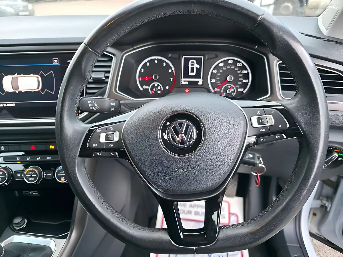 Used 2018 Volkswagen T-Roc Se Silver - Interior and Exterior details 11