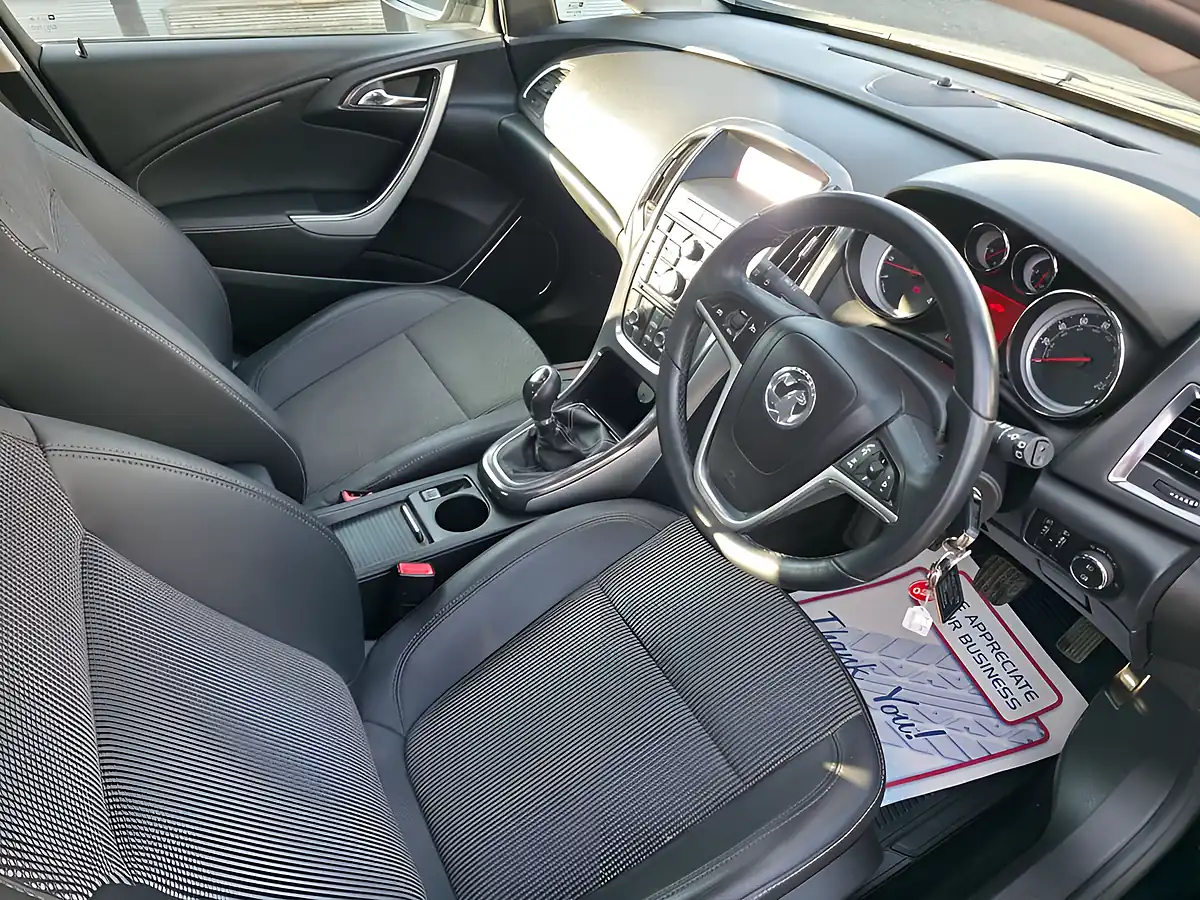 Used 2018 Volkswagen T-Roc Se Silver - Interior and Exterior details 13
