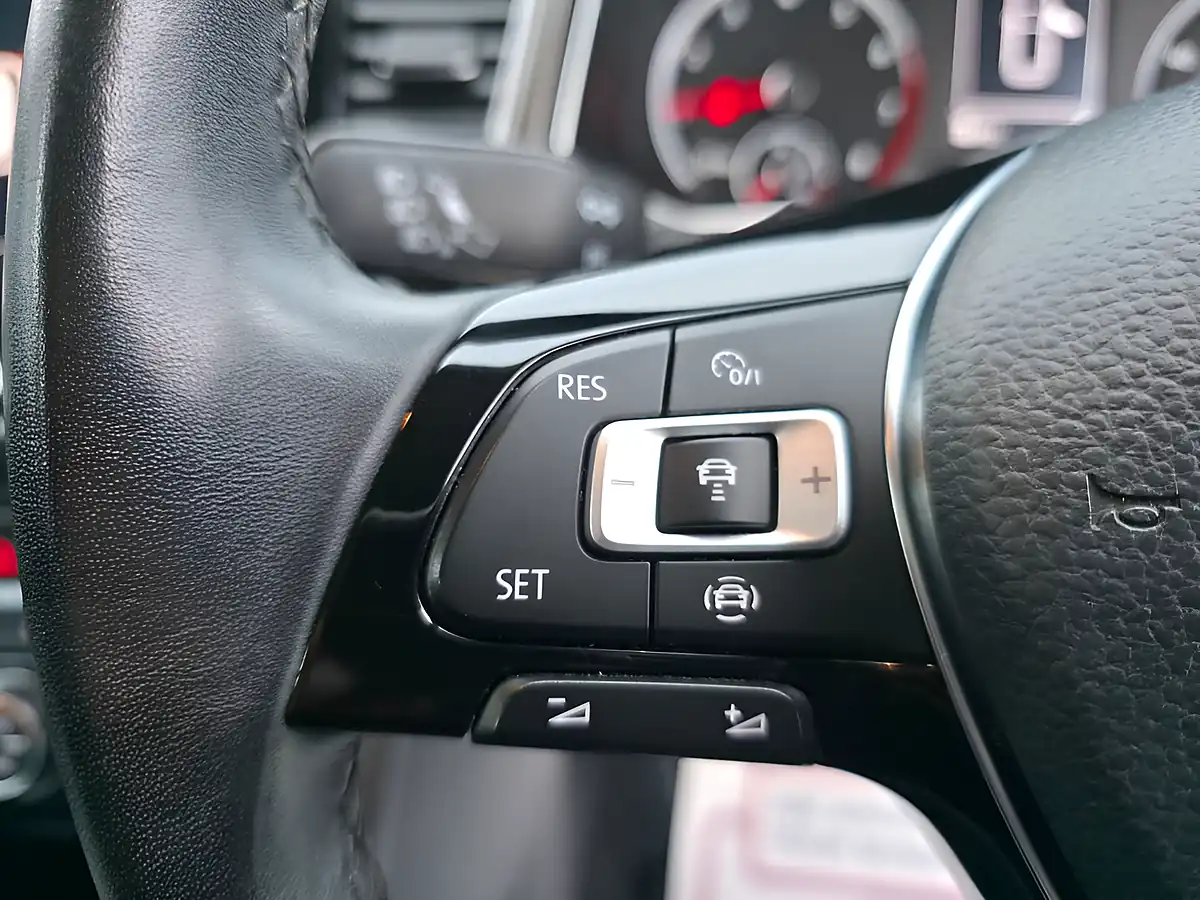 Used 2018 Volkswagen T-Roc Se Silver - Interior and Exterior details 14