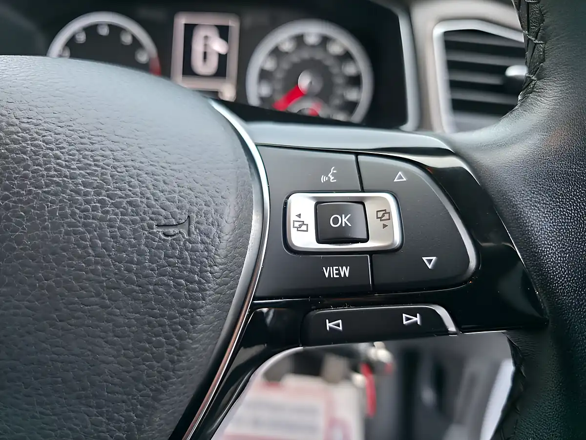 Used 2018 Volkswagen T-Roc Se Silver - Interior and Exterior details 15