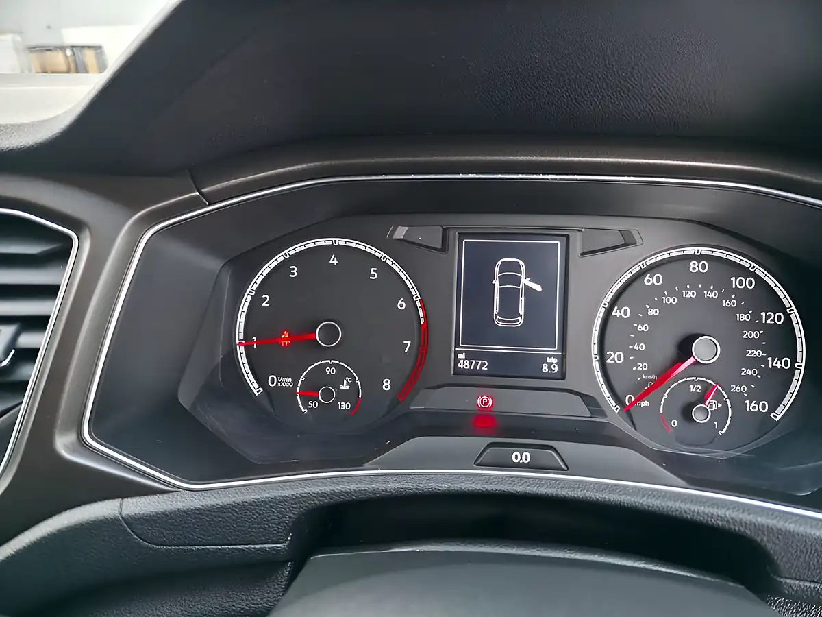 Used 2018 Volkswagen T-Roc Se Silver - Interior and Exterior details 9