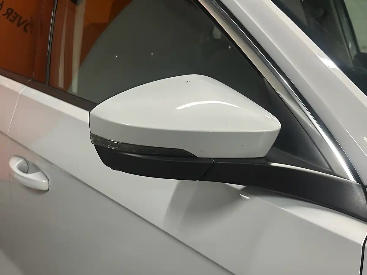 Used 2018 Volkswagen T-Roc Se Silver - Interior and Exterior details 17