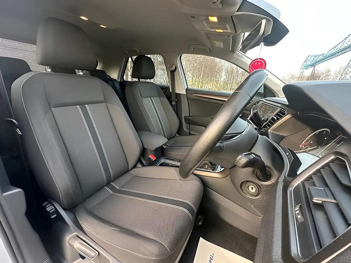 Used 2018 Volkswagen T-Roc Se Silver - Interior and Exterior details 18