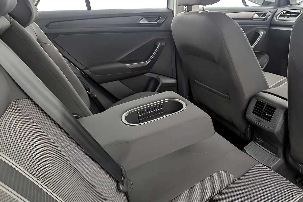 Used 2018 Volkswagen T-Roc Se White - Interior and Exterior details 15