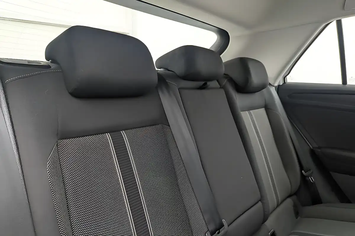 Used 2018 Volkswagen T-Roc Se White - Interior and Exterior details 16