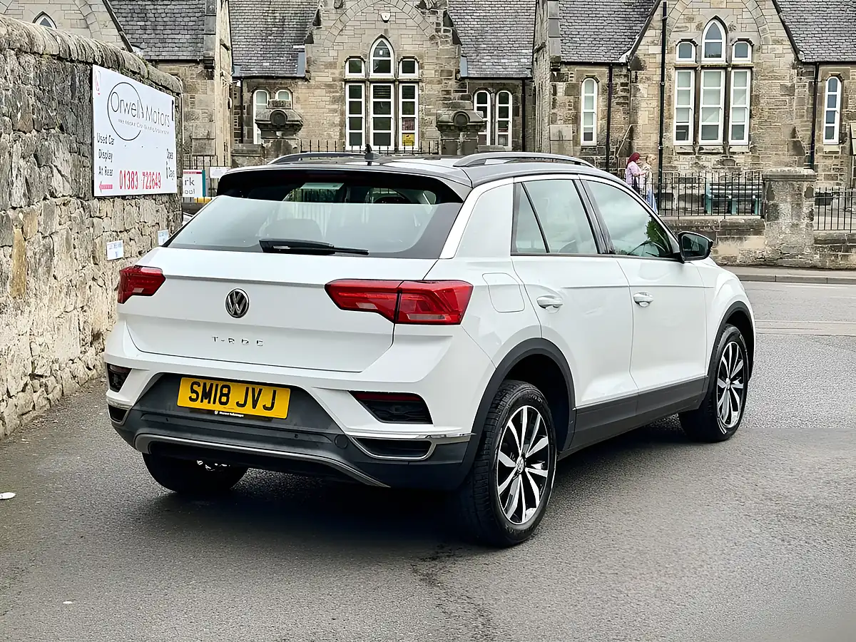 Used 2018 Volkswagen T-Roc Se White - Interior and Exterior details 10