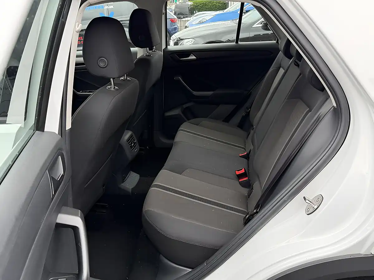Used 2018 Volkswagen T-Roc Se White - Interior and Exterior details 18