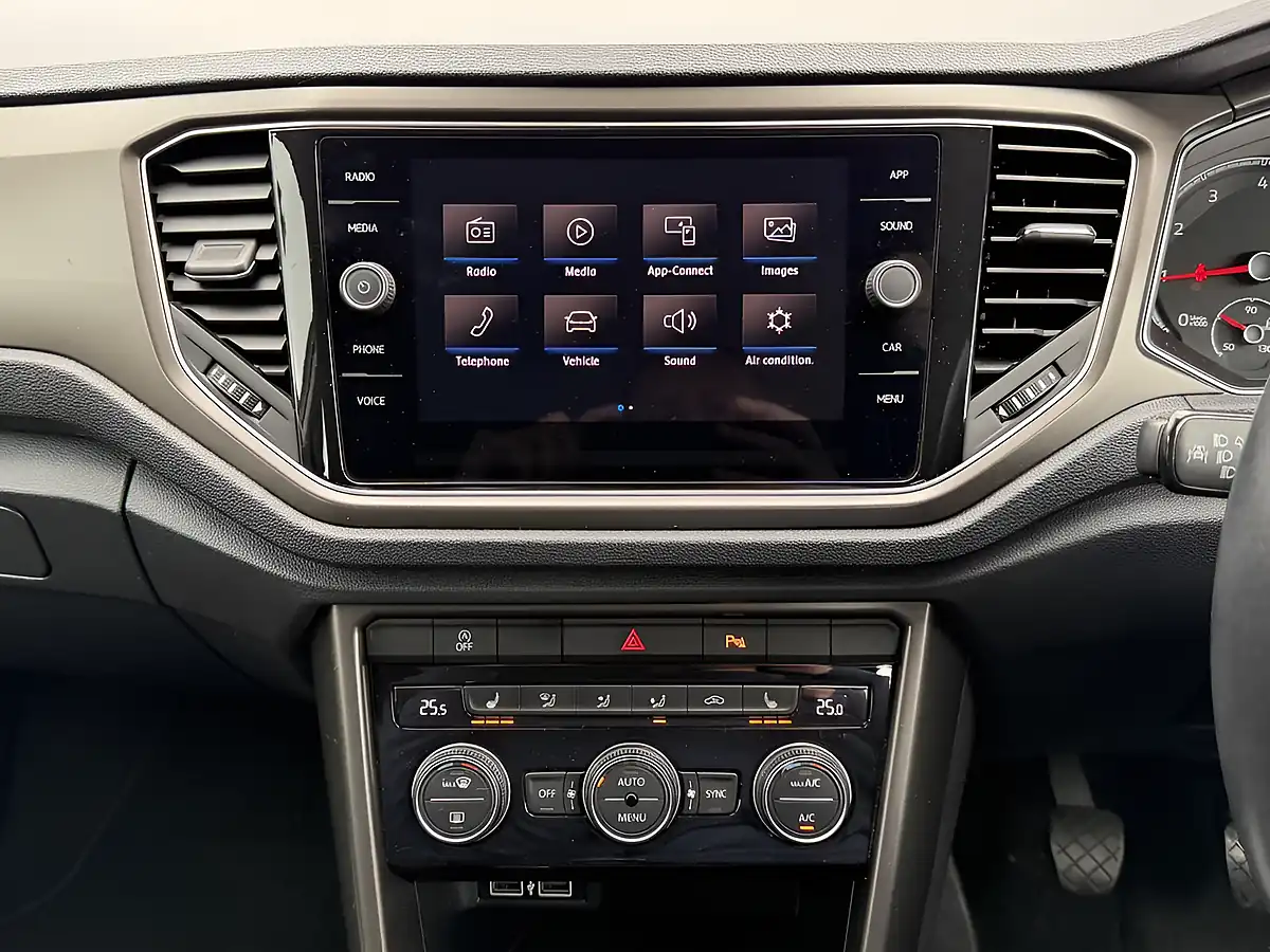 Used 2018 Volkswagen T-Roc Se White - Interior and Exterior details 20