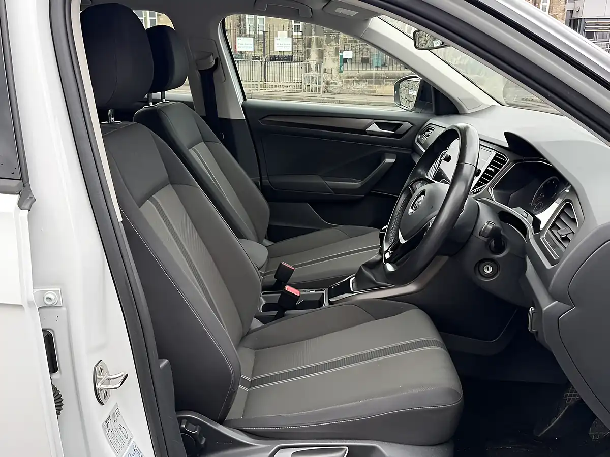 Used 2018 Volkswagen T-Roc Se White - Interior and Exterior details 5