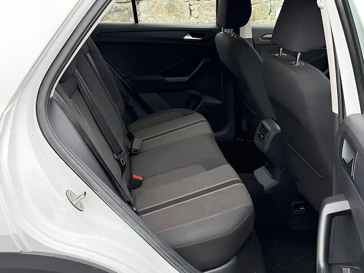Used 2018 Volkswagen T-Roc Se White - Interior and Exterior details 7